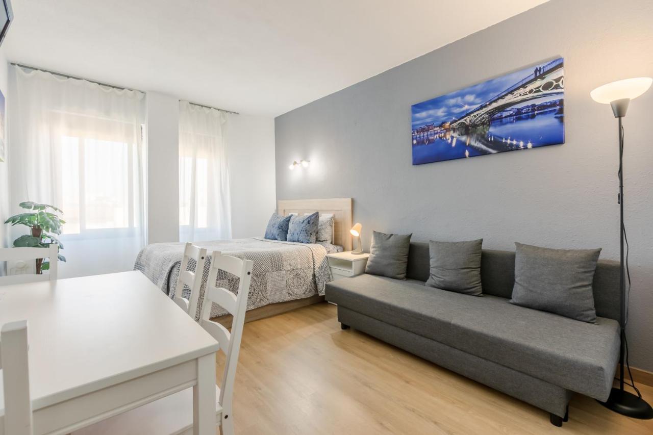 Apartament Hispalis Triana Sevilla Bagian luar foto
